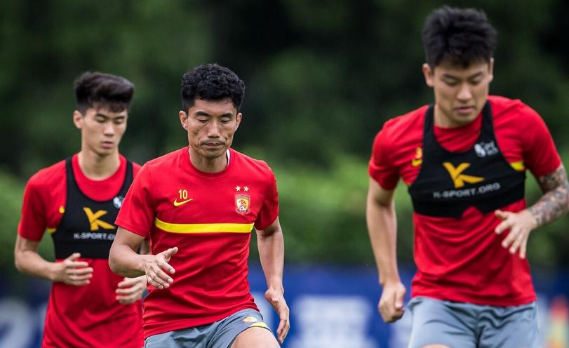 中超豪门宣布主帅留任,中超十年功勋队长