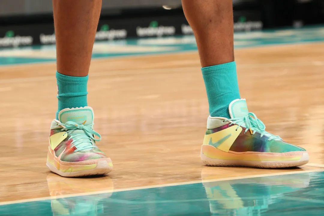 杜兰特单场得分创赛季新高 (杜兰特新赛季高光集锦)