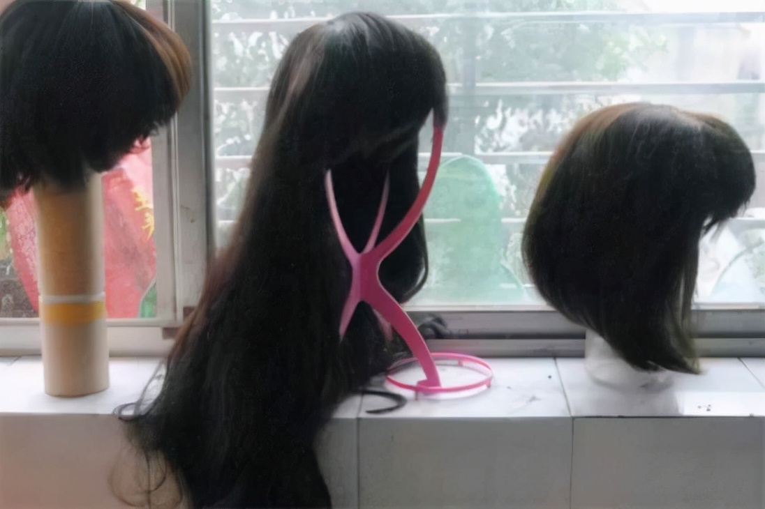 怎么打理假发让假发不容易毛躁,假发毛躁了如何打理柔顺