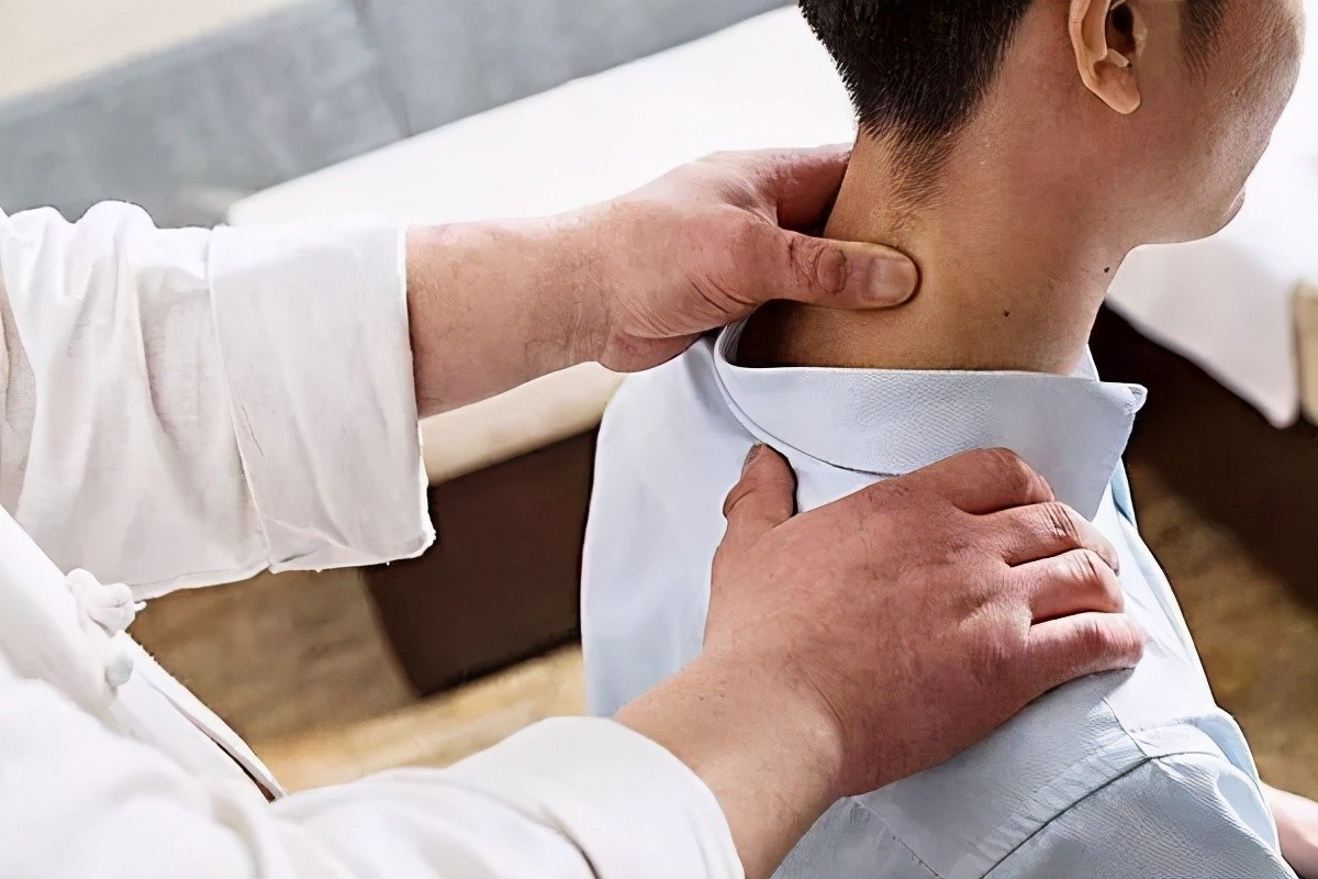 治疗颈椎病最好的只需一个动作,颈椎病椎管狭窄的最好治疗方法