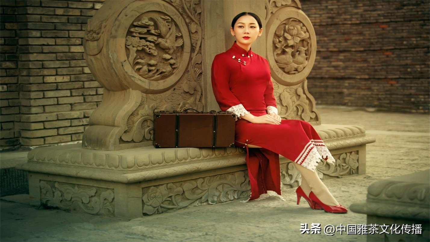 往事越千年人生弹指间意思解释,往事越千年人生弹指间的含义