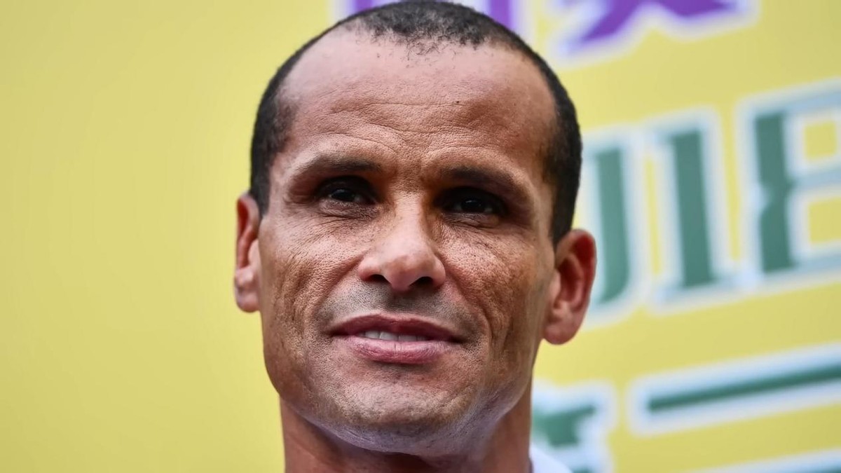 他是来自巴西贫民窟的左脚鬼才，鬼魅妖刀，瓦刀里瓦尔多