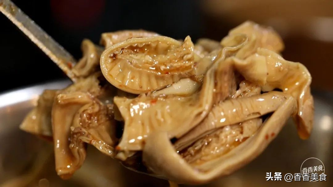 这“锅”烩面到底啥情况？咋就让人一口吃出两种风味