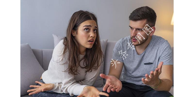 “孙女，我手术费欠30万，你咋买新车？”“大娘，你哪有孙女？”