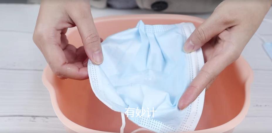 春节外出口罩应该这样戴,出门在外一定要注意防护戴好口罩