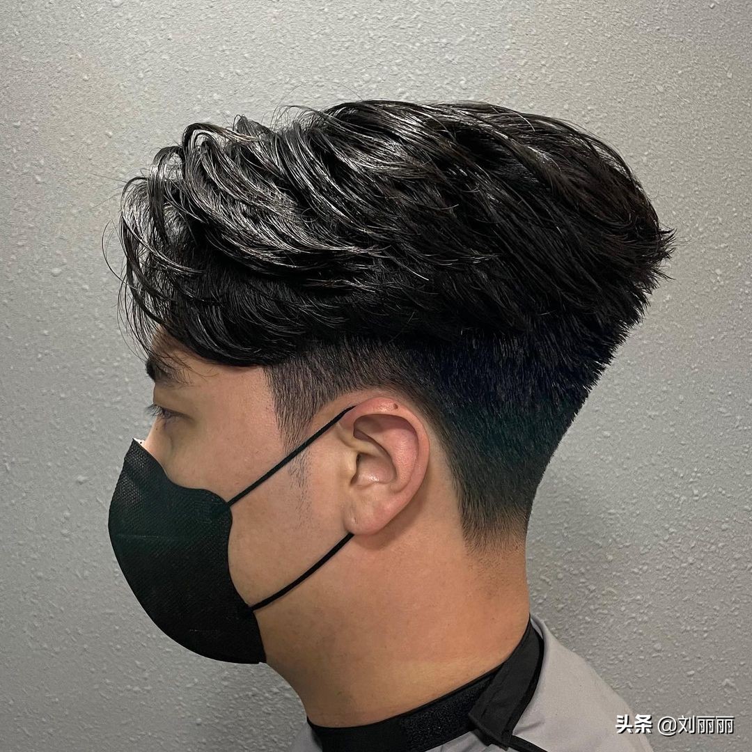 14岁男士最潮流的发型,长发男士发型帅气飘逸又有型