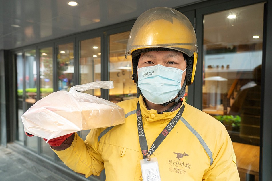 为什么年轻人都不干装修了，网友：送外卖一个月七八千，凭啥要去