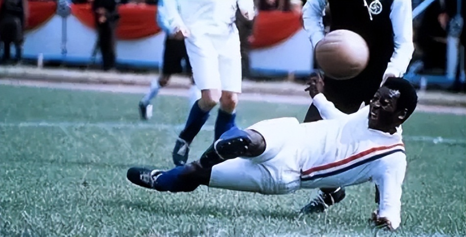 出演经典足球电影；促使非洲国家停火，贝利球王之姿不止于绿茵场