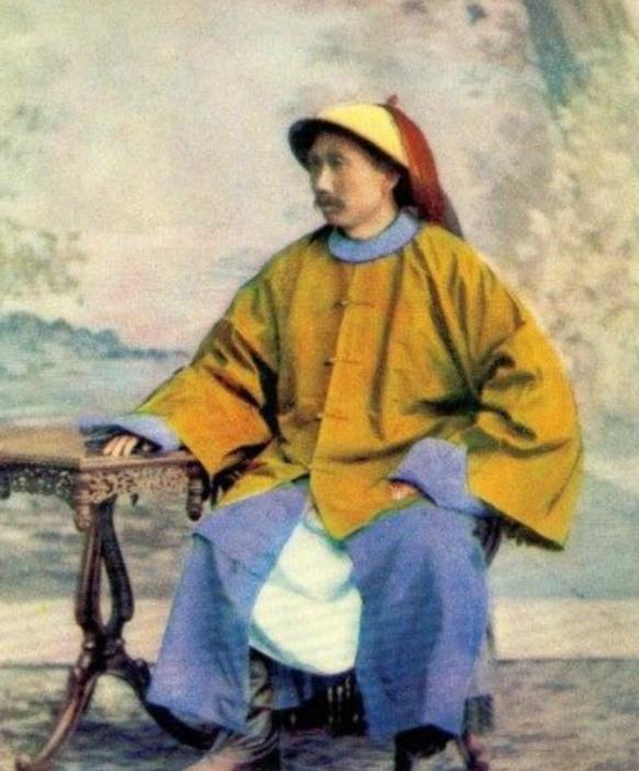 小学读物惊现丁汝昌投降图，自杀殉国的将领，怎么就“投降”了？