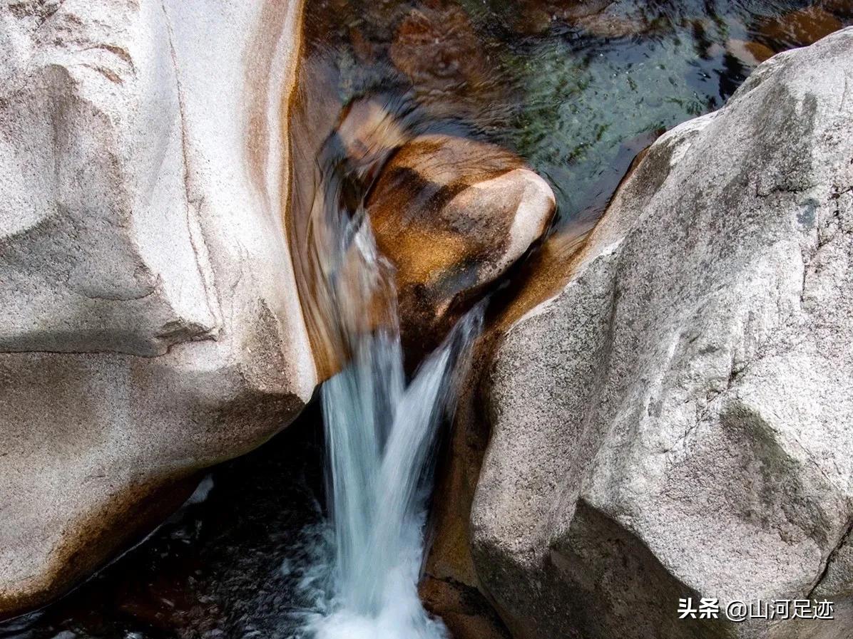 史称“宣歙之脊”，内有和谐之源，被誉中国徽厨之乡