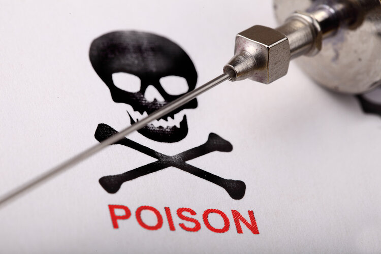 “迷奸水”变身新潮饮料，女子离开酒吧后遭强奸，所有女性需警惕