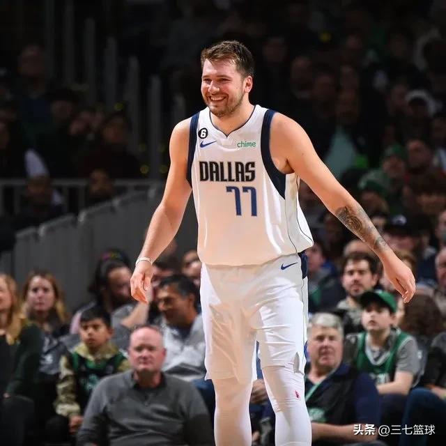 西部全明星后场首发,库里超新星