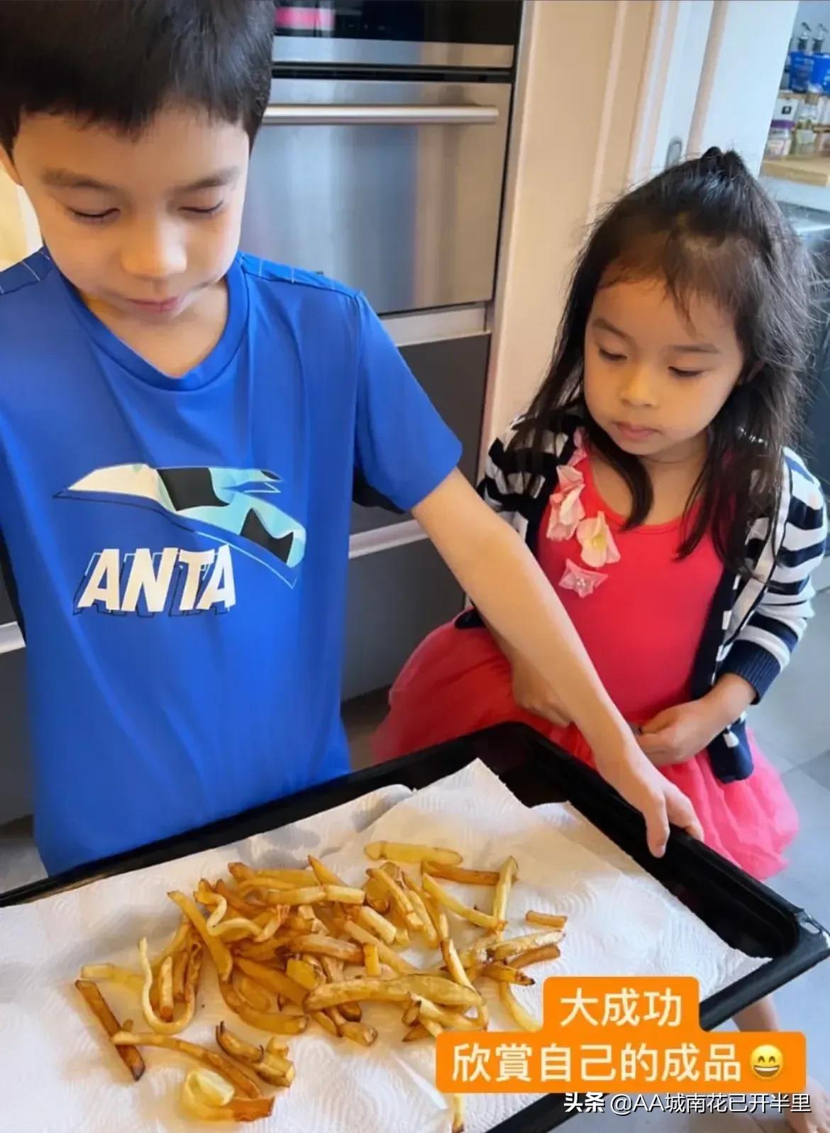 霍启刚晒仨娃吃饭照片非常接地气,霍启刚晒儿子
