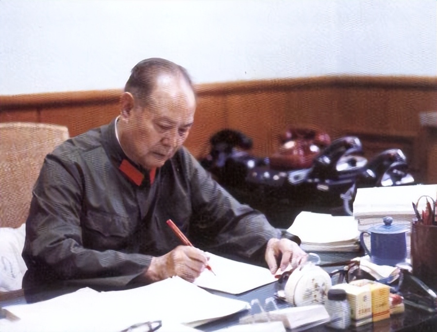 76年周总理去世，*剑英叶**拒绝致悼词：除毛主席论资历只有一人合适