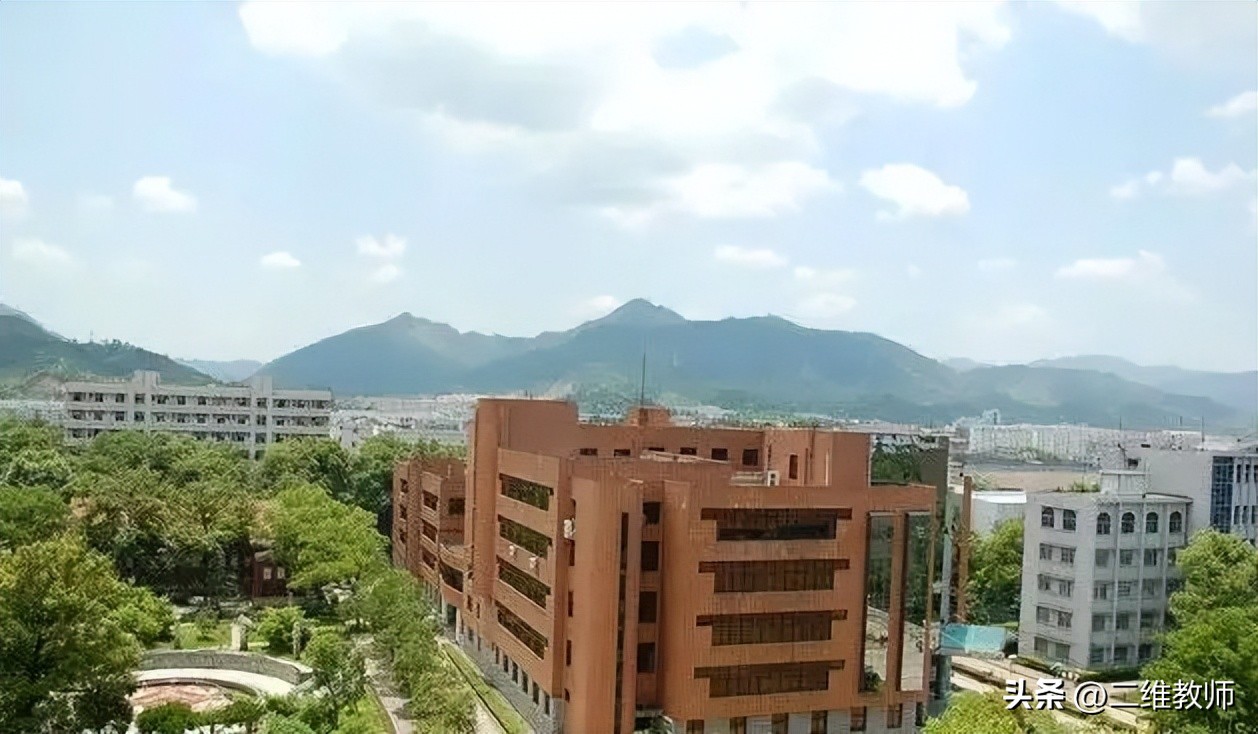 景德镇一本大学名单,景德镇陶瓷大学一本缩招