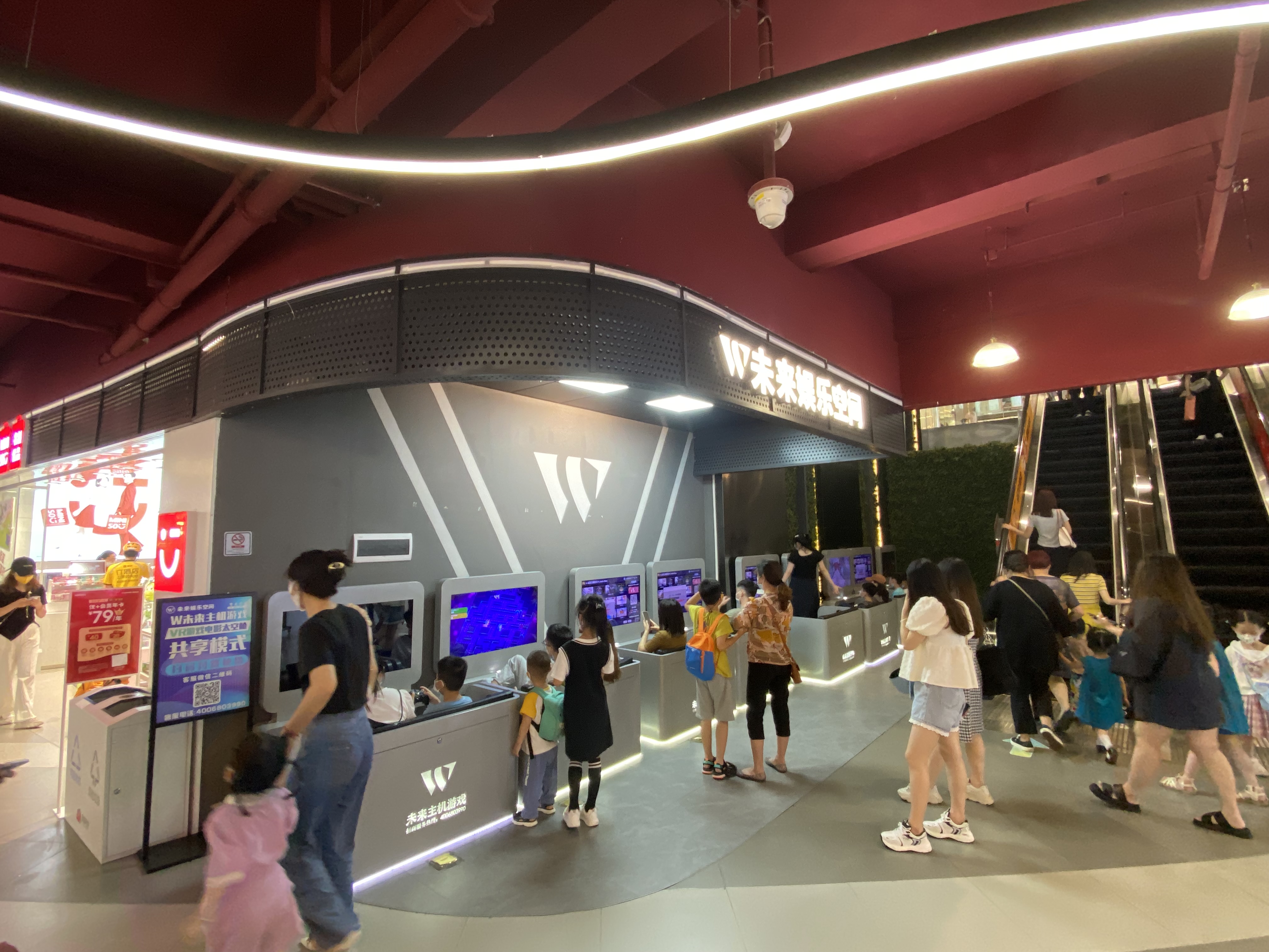 开一家共享主机游戏店要多少钱？共享主机游戏体验一小时多少钱？