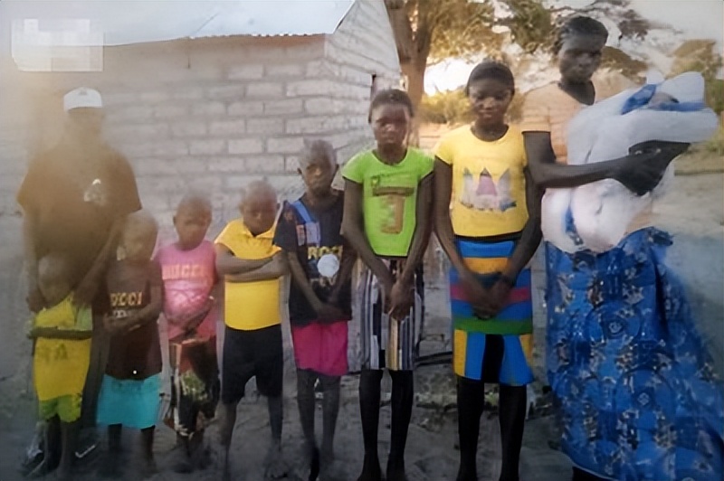 非洲19岁女孩远嫁河南48岁离异农民，生俩混血儿：在中国我很享福