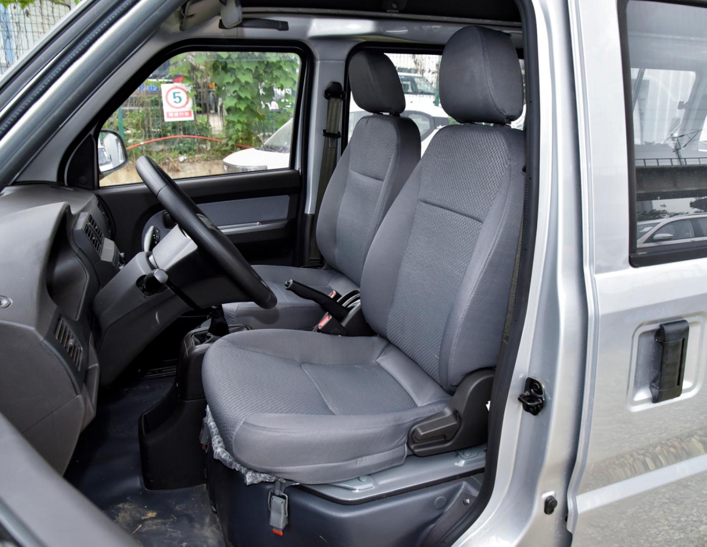 五菱荣光品牌型号是多少,五菱荣光算什么车型