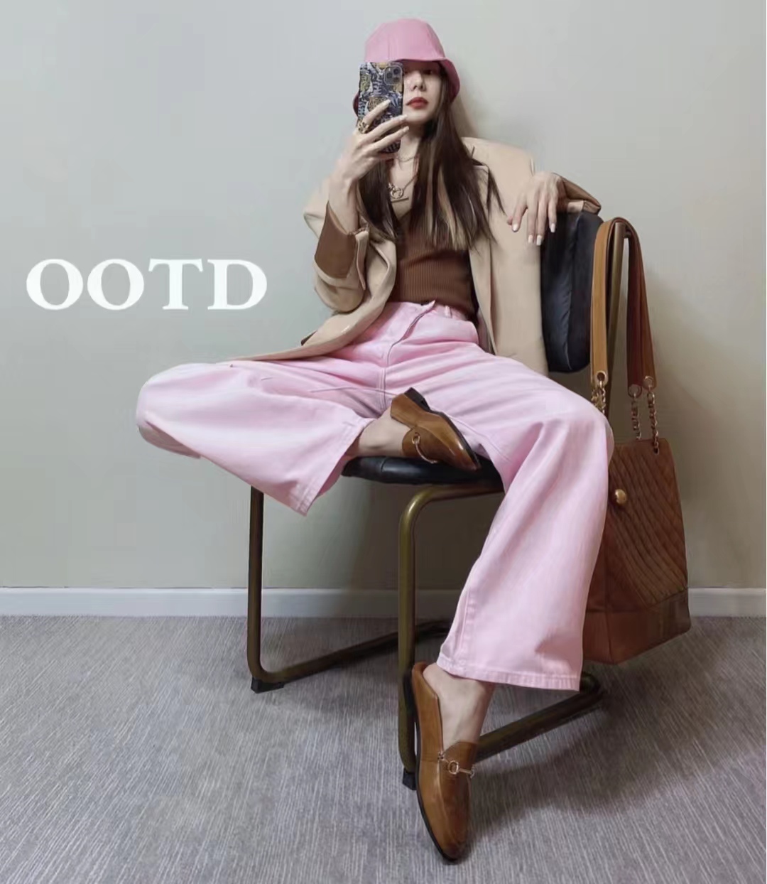 粉色搭配什么颜色显高级,粉色搭配的色系看起来温柔