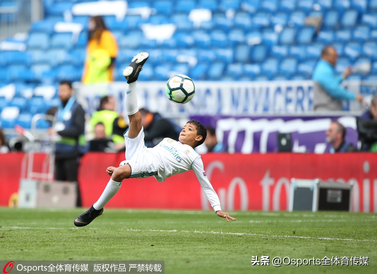 足球的魅力盘点足坛的可爱萌娃,盘点六一儿童节萌娃表演搞笑视频