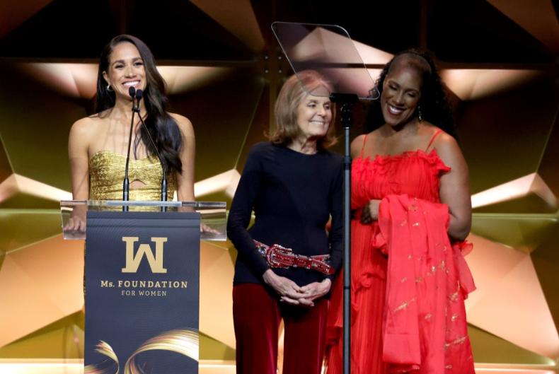 梅根凯特西装,凯特王妃穿过的粗花呢西装外套