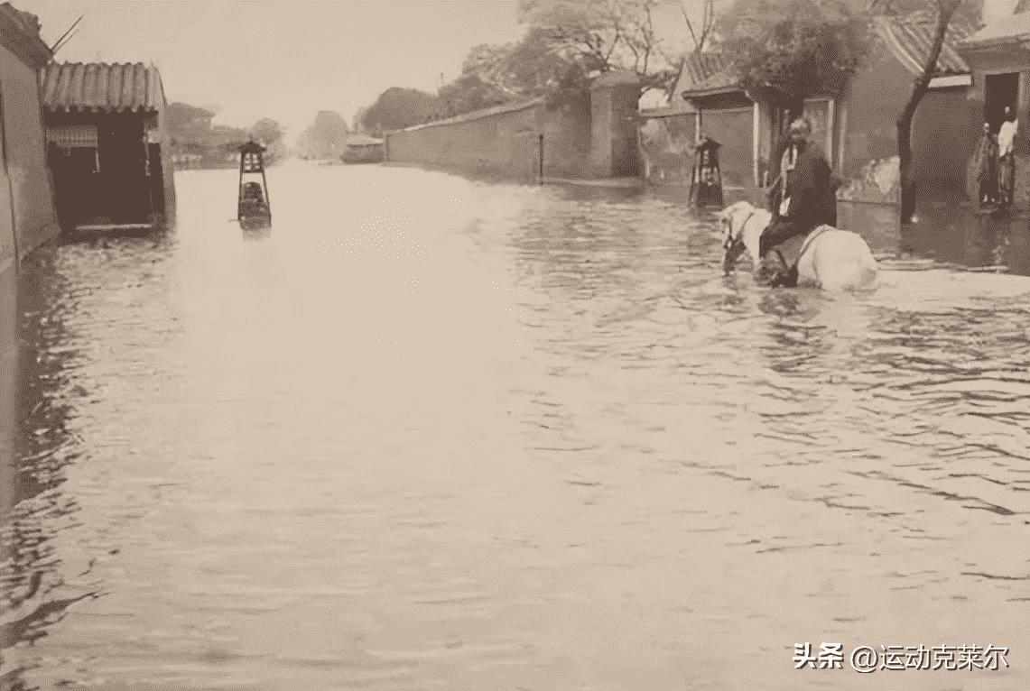 侵华日军*行暴**照片，日本人强迫女子脱下衣服，*辱侮**致死