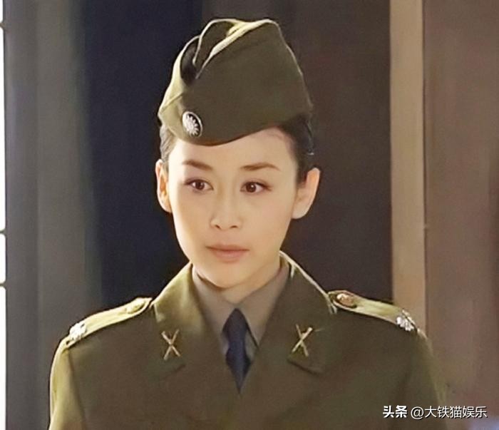 “荧幕女兵”的消亡史：蛇精脸、大浓妆，求你们别再*辱侮**战士了