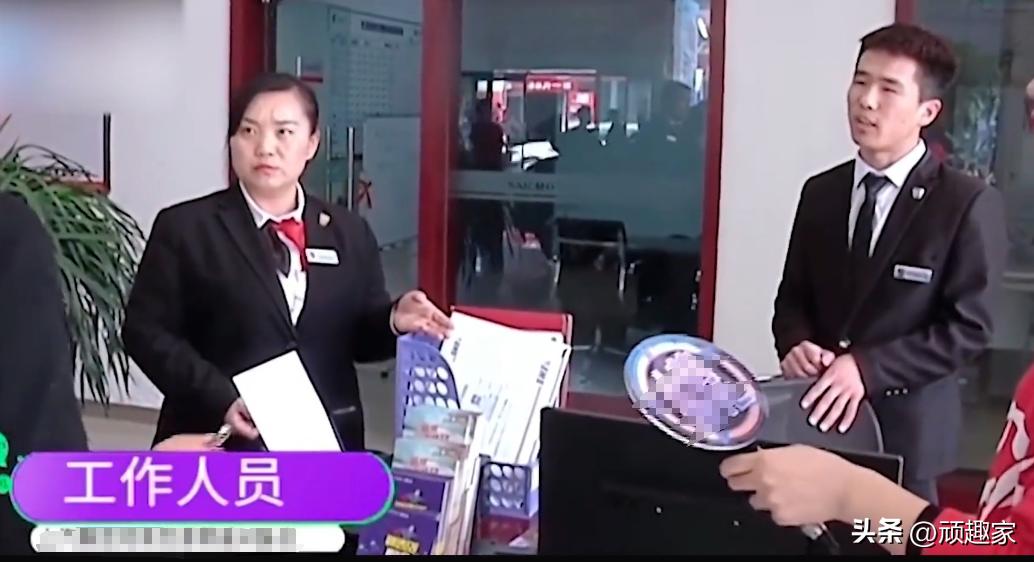 女子4s店买车半年后背负八万贷款,女子全款买车贷款八万