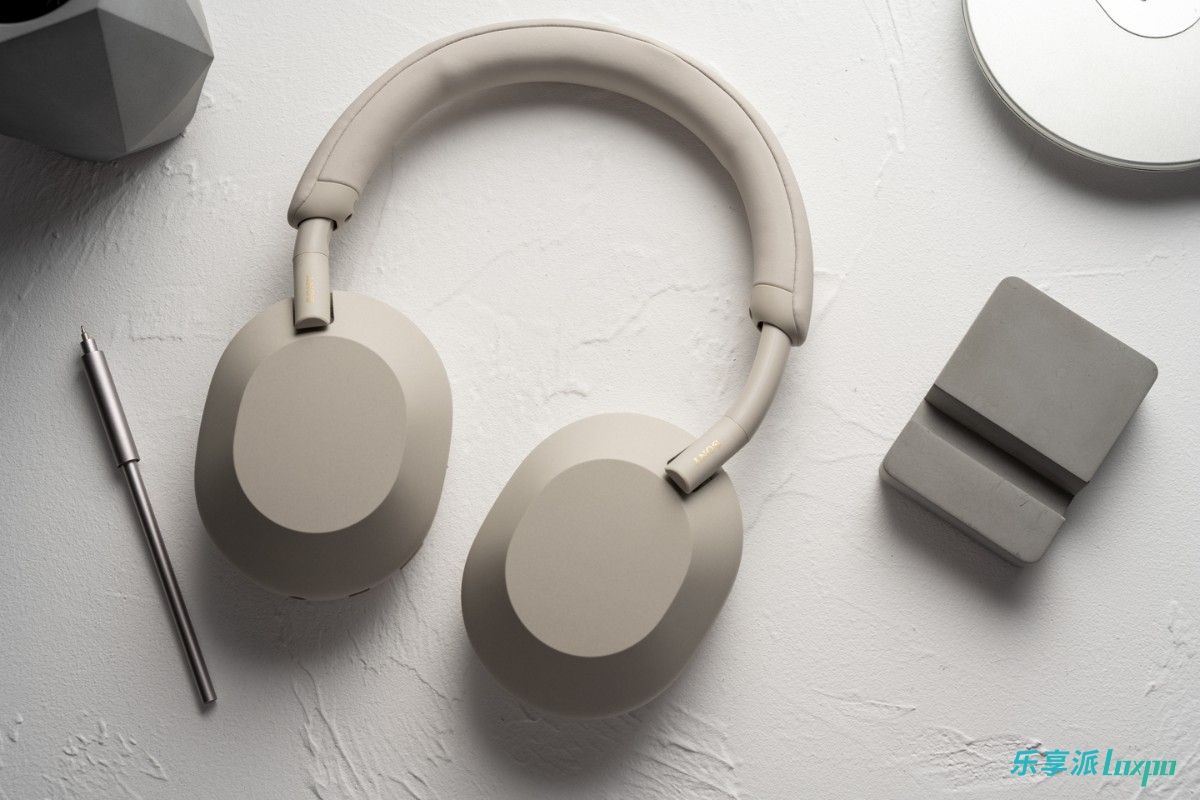 索尼头戴式降噪耳机wh-1000xm5,索尼wh1000xm5和boseqc45哪个好