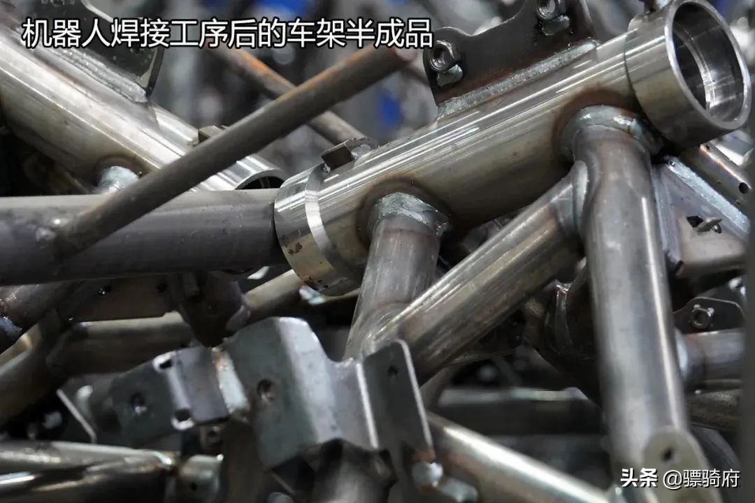 旅行摩托一般都没有大支撑架么,摩托车全铝车架和钢车架哪个好