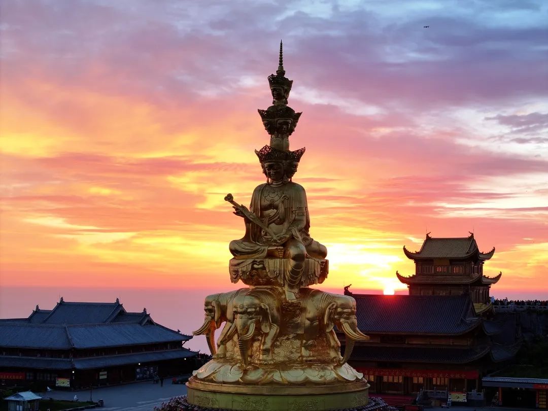 峨眉山毕业旅行主题,大学生独游峨眉山