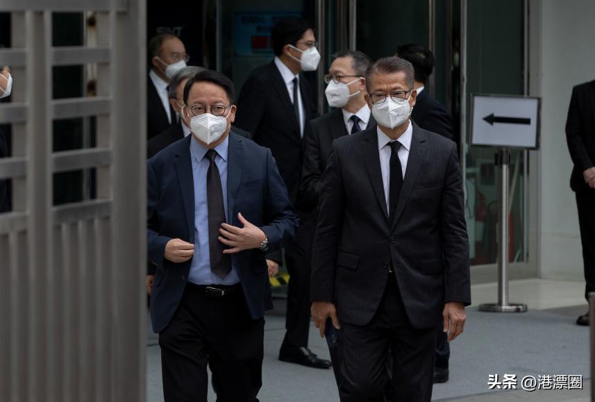 近万香港人排队悼念江爷爷！这一幕感动全国