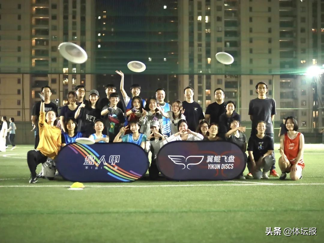 露营、飞盘、橄榄球……城市里的年轻人太会玩了