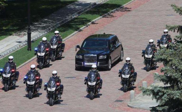 七大寡头兴衰史（上）面对首富的*杀暗**，普京：白绫or毒药，我来定