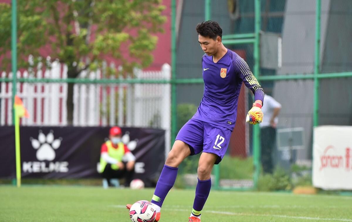 泰山门将失误,泰山亚冠守门员失误