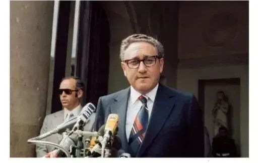 全民*夫情**、美国功勋、总统心腹，基辛格怎么就成了*国卖**贼？