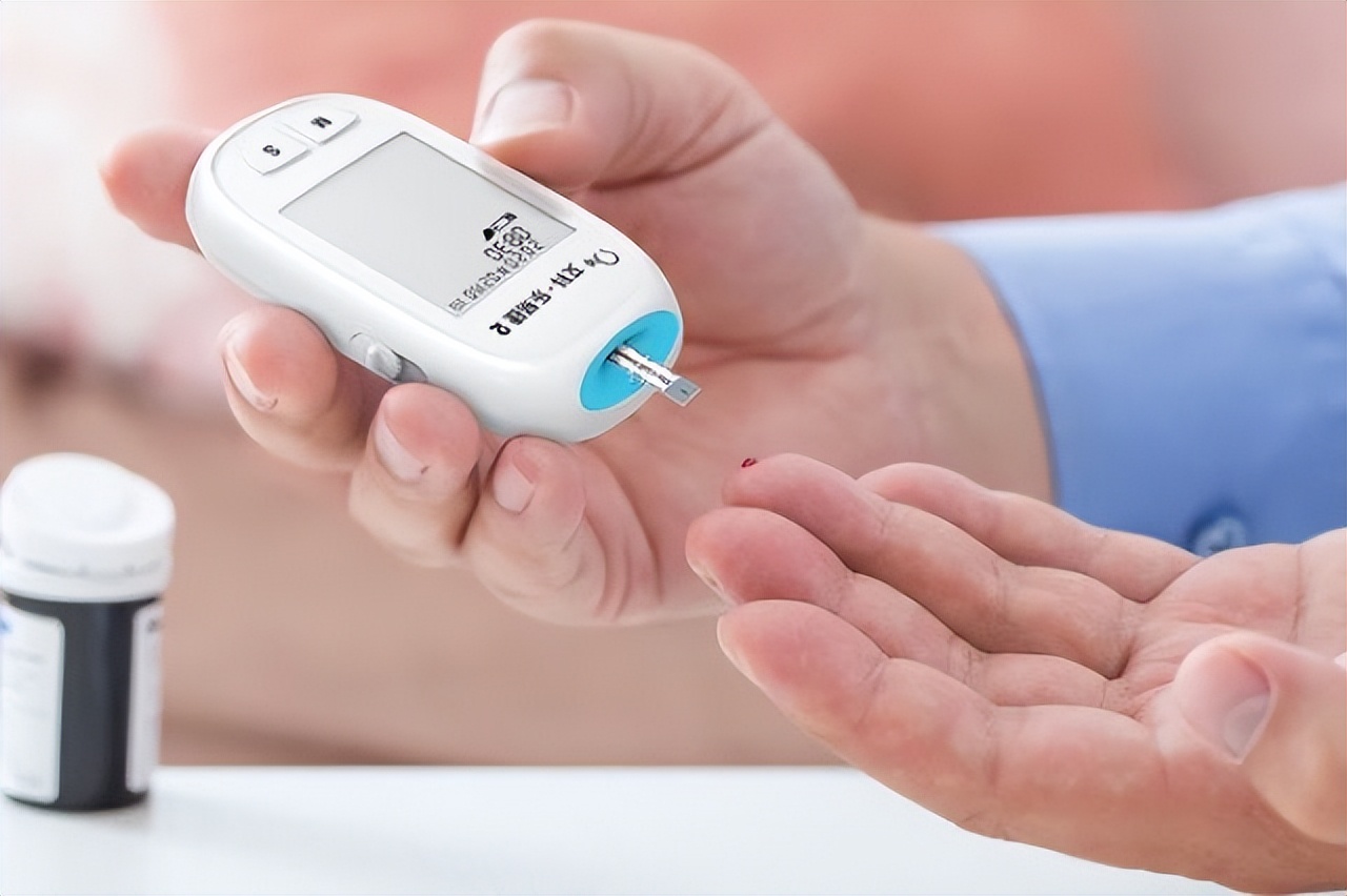 升糖指数高的食物吃多会低血糖吗,高血压人管住嘴这四种食物不能吃