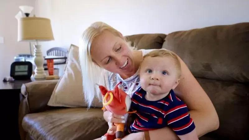 美国为何出现婴儿配方奶粉荒,美国为什么会缺配方奶粉