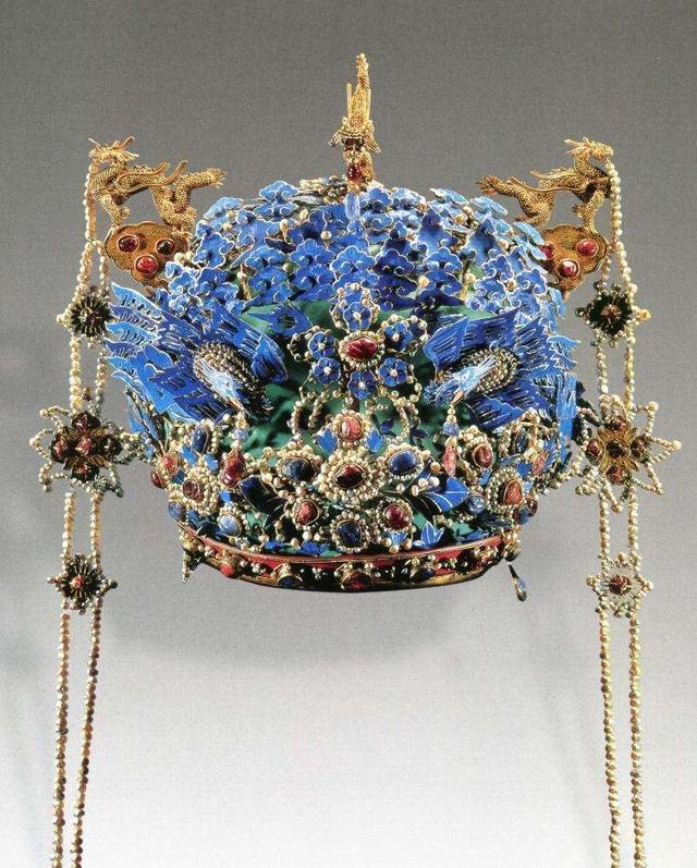 宫女遭遇*暴强**生下太子后,被打入冷宫,去世前对儿子不敢多说一句