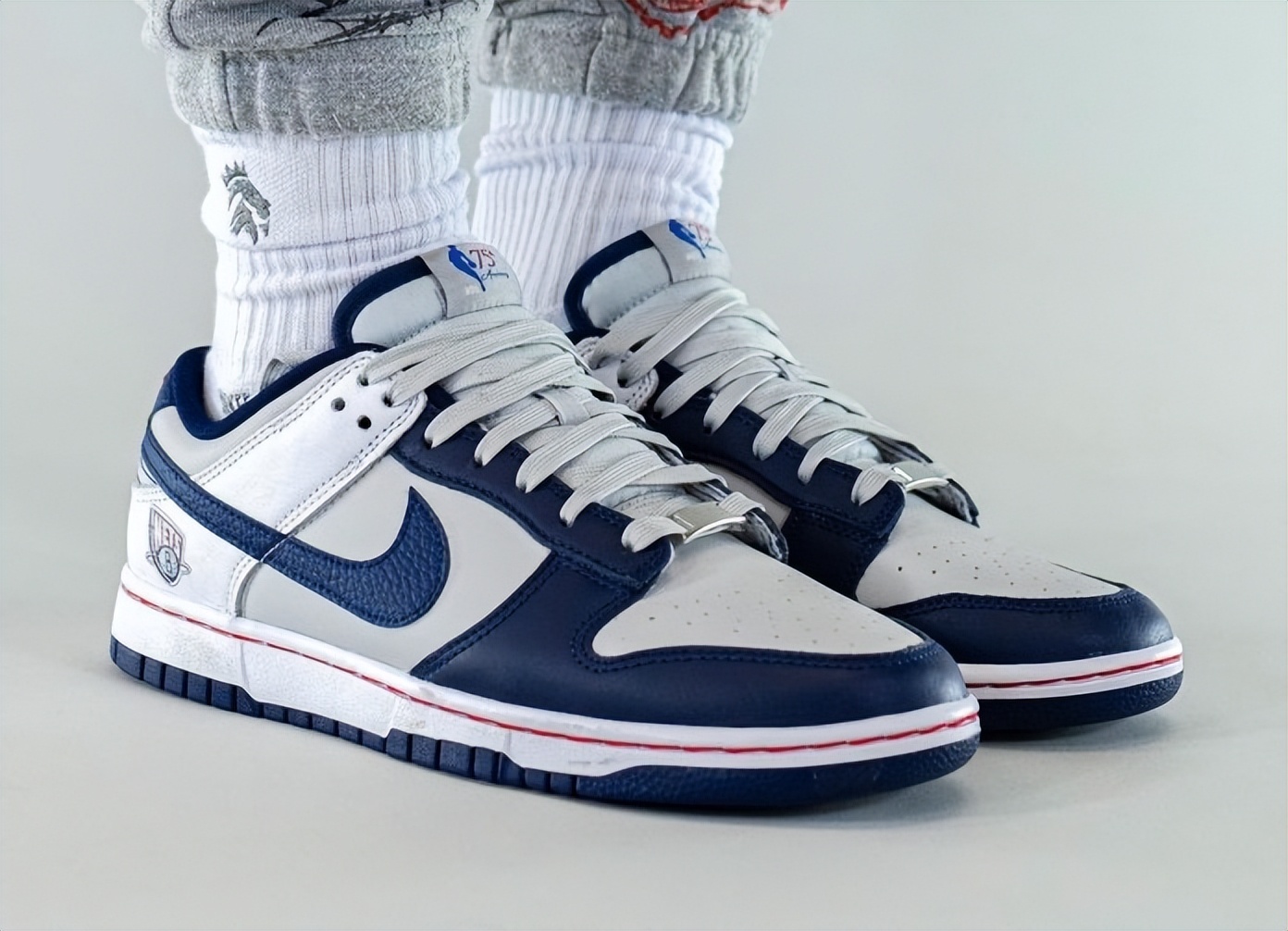 NBA携手Nike推出75周年系列完美还原早期球衣外观！