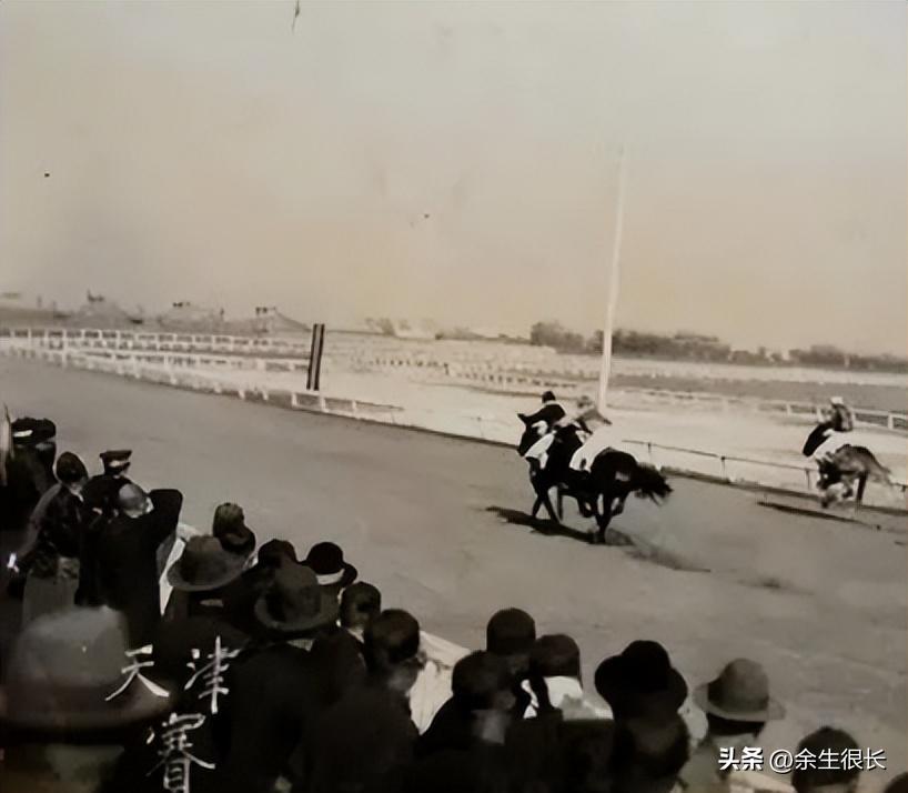 晚清真实老照片:花楼女子媚态百出,溥仪的乳娘丰乳肥臀!