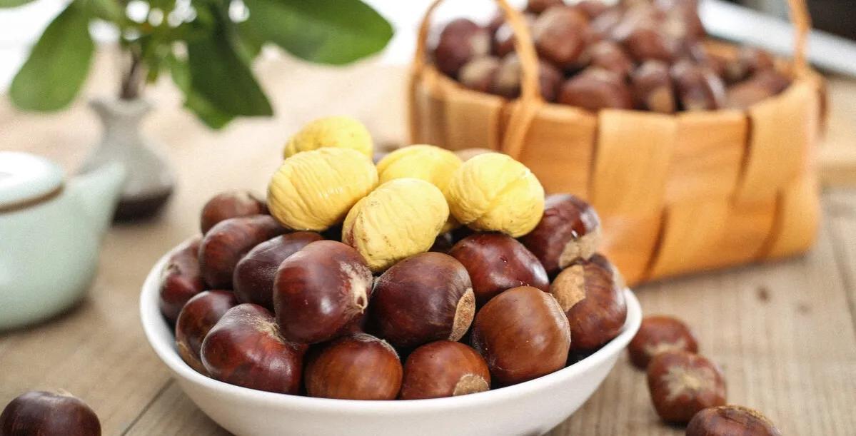 老年人更要多食用润肺食物,中老年人适合喝的寒咳润肺的汤