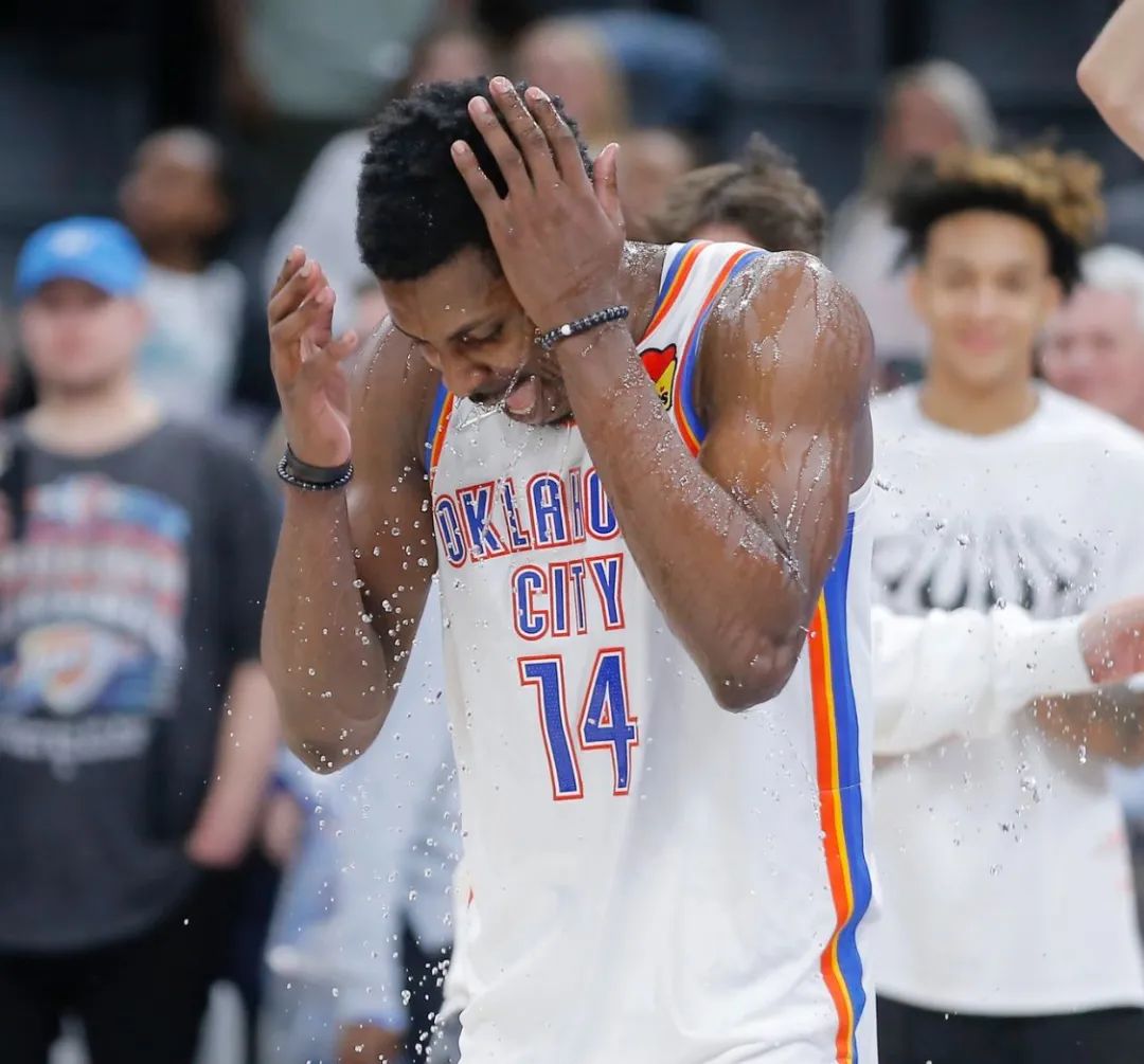 单节22分43分8板3助林疯狂回来了,林疯狂38分全记录