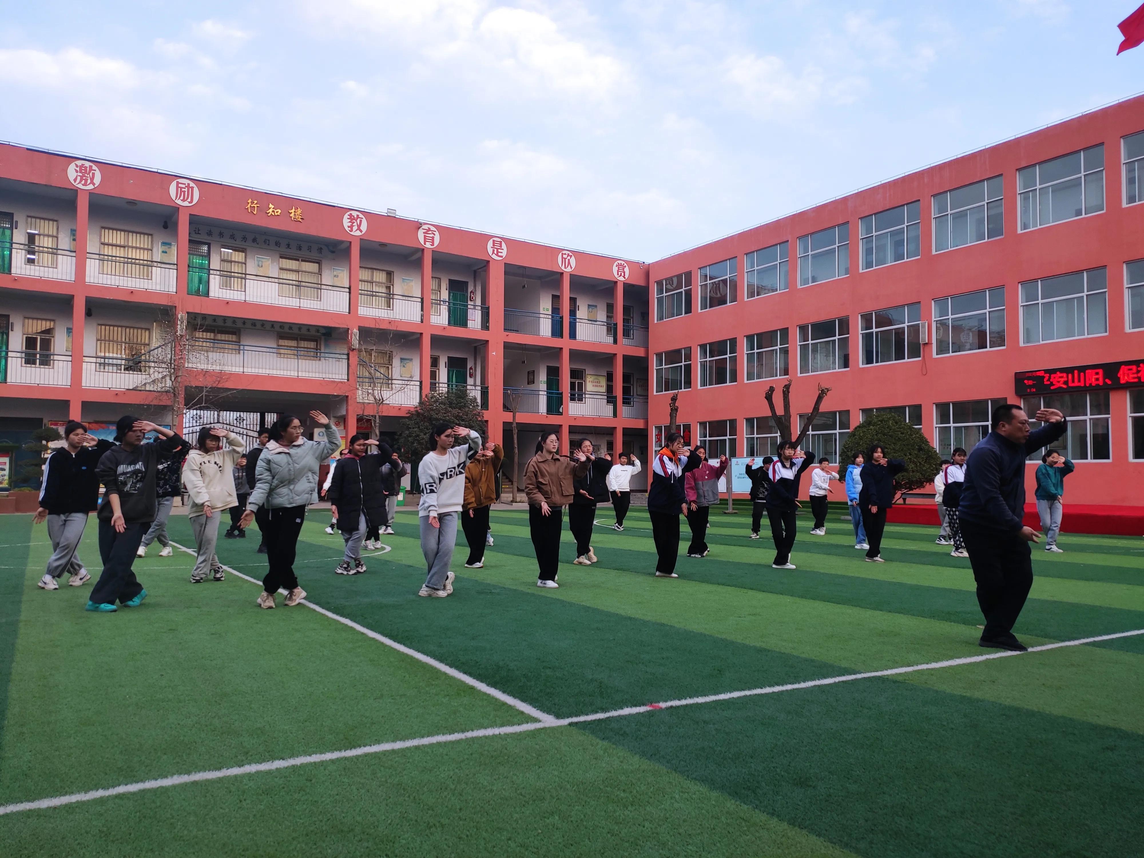 焦作市第二十六中学九一班积极备考中招体育加试