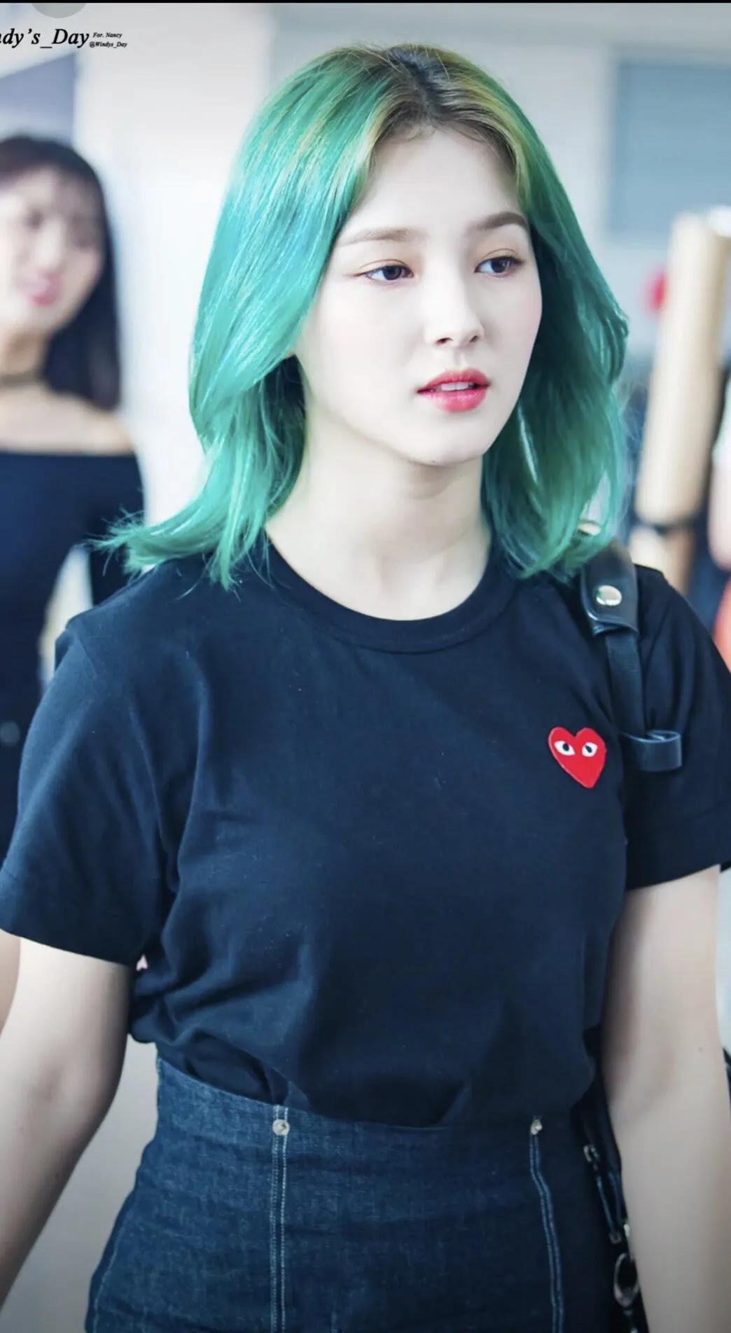 韩国女星李承利机场视频,韩国女星李承利歌曲