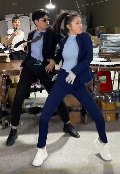 鍘傝姳杞﹂棿璺宠垶璧扮孩鍚哥矇鐧句竾,鍘傝姳鍚哥矇鐧句竾鐧讳笂澶