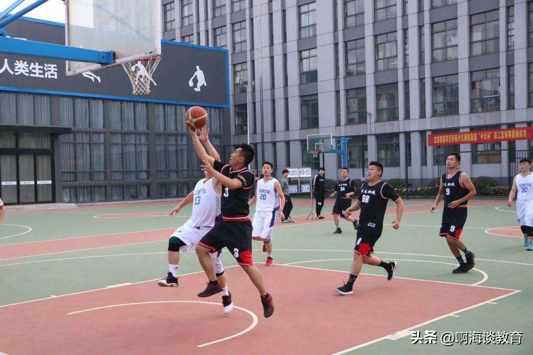 大学生校园打篮球扣爆篮板,在学校打篮球扣碎篮板怎么办