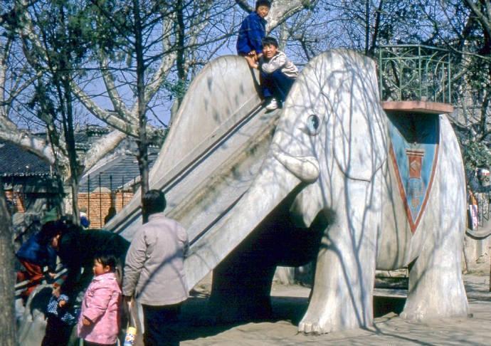 晚清真实老照片:花楼女子媚态百出,溥仪的乳娘丰乳肥臀!