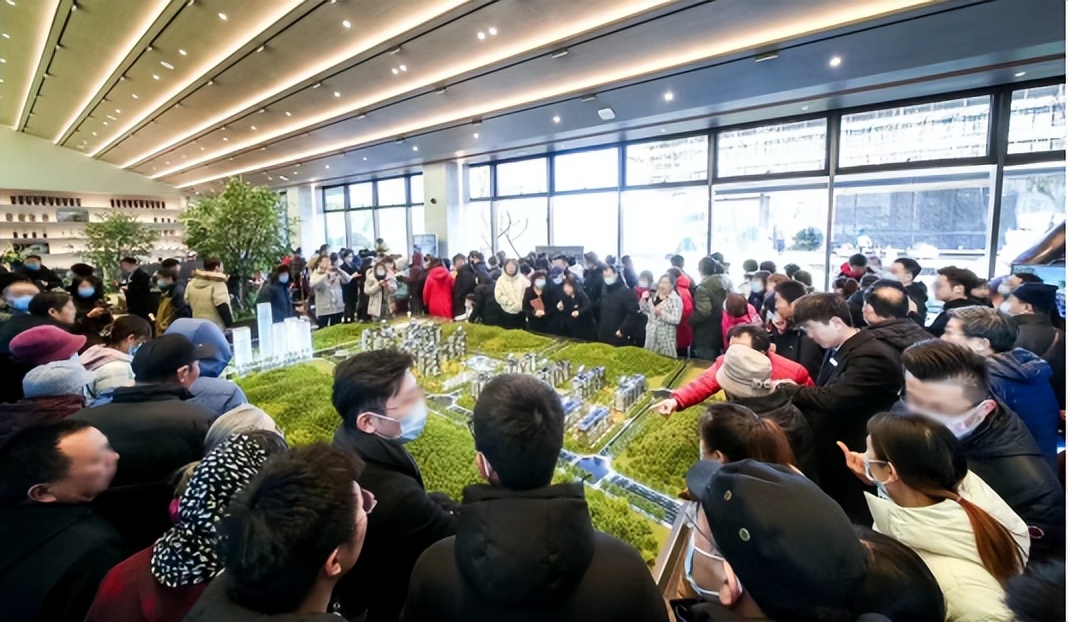 济南龙湖在售的哪个盘最好,前8月地产销售排名