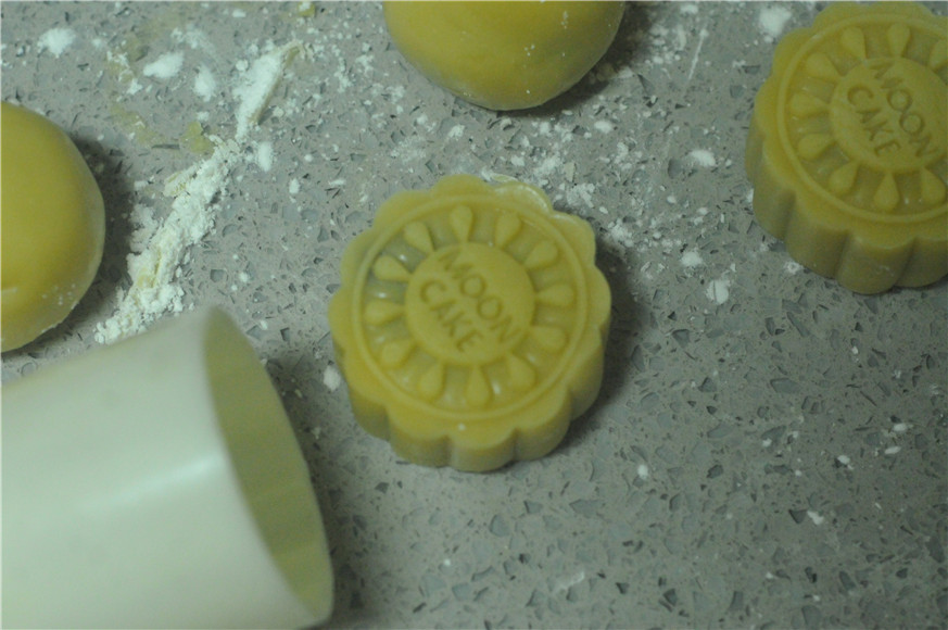 自制月饼发硬怎么回事,自制月饼分馅小妙招